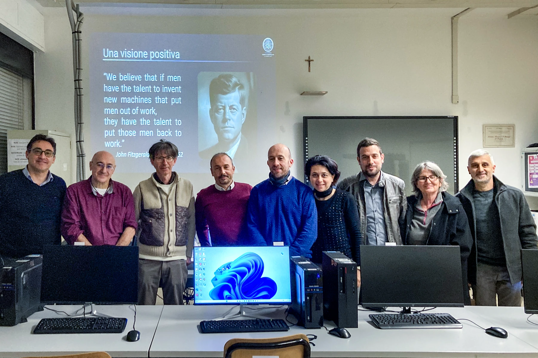 Sergio Bertolini durante un laboratorio di formazione AI per docenti all'ITS Oriani di Faenza